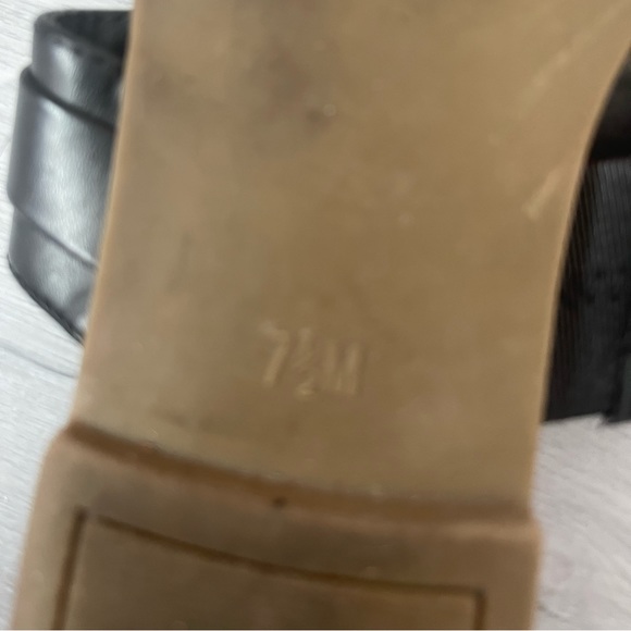 WOMENS SANDALS BLACK WITH GOLD CHAIN - Picture 2 of 3